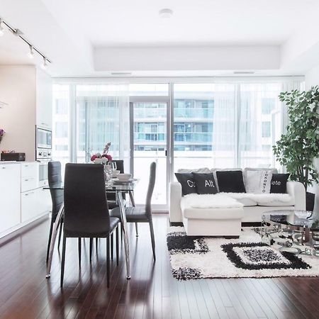 טורונטו Royal Stays Condominiums - Upscale Downtown Suites מראה חיצוני תמונה