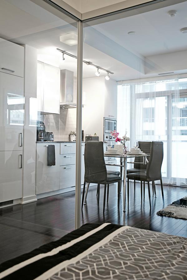 טורונטו Royal Stays Condominiums - Upscale Downtown Suites מראה חיצוני תמונה