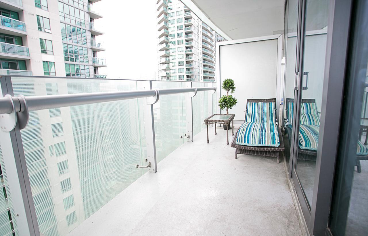 טורונטו Royal Stays Condominiums - Upscale Downtown Suites מראה חיצוני תמונה