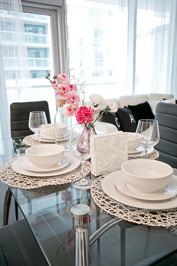 טורונטו Royal Stays Condominiums - Upscale Downtown Suites מראה חיצוני תמונה